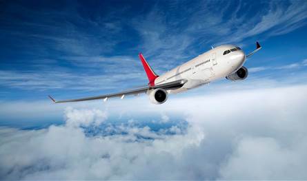 هلع على ارتفاع 18 ألف قدم… راكب يعبث بباب الطائرة