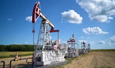 مع ترقب تطورات أوكرانيا وفنزويلا.. أسعار النفط تسجل خسارة متتالية للأسبوع الثاني