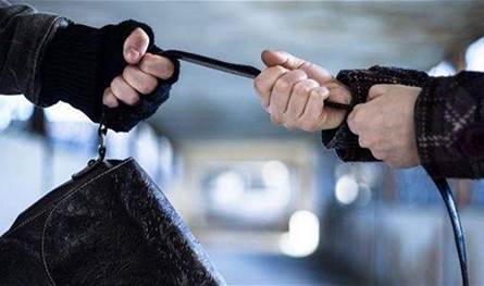 نفذ أكثر من 40 عملية نشل في عدة مناطق من بيروت… وهذا ما حلّ به (صورة)