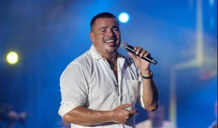 مفاجأة... عمرو دياب يعلن: "أنا بطّلت أغنّي في أفراح"!