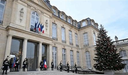 "خادم القصر" في قبضة الشرطة.. سرقة أدوات مائدة تاريخية تُربك باريس