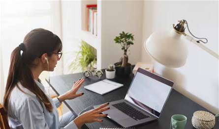 العمل المرن ليس مجانيًا… النساء أول من يدفع الثمن