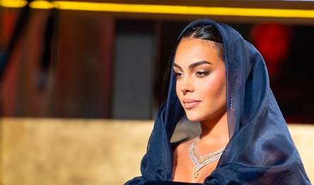 زيارة إنسانية مؤثرة… جورجينا بين أطفال مستشفى الملك فيصل (فيديو)