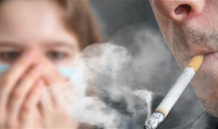 دخان التبغ في المنزل… تهديد صامت لصحة الإنسان
