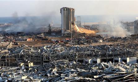 بعد رفضه الإدلاء بإفادته أمام البيطار.. قبطان سفينة "روسوس": أبلغتهم بخطر الشحنة!