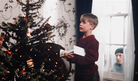 عيد الميلاد على طريقة التسعينيات.. "تيك توك" يعيد VHS والأنوار الملوّنة