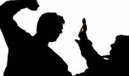 خلافات "فيسبوك" تتطور إلى اعتداء في بعلول