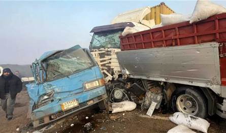في دولة عربيّة... قتلى وجرحى في حادث سير مروّع بين أكثر من 10 سيارات