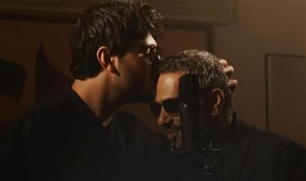 بالفيديو... إليكم ما قاله إبن الفنان فضل شاكر عن خروج والده من السجن