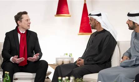 بن زايد يلتقي ماسك ويبحثان التطورات في التكنولوجيا والذكاء الاصطناعي