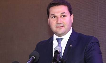 نديم الجميل وزع هدايا عيد الميلاد على أطفال منطقة الرميل