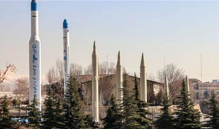 إسرائيل تحذر من مؤشرات على إعادة ايران بناء قدراتها الصاروخية.. موقع "أكسيوس" يكشف