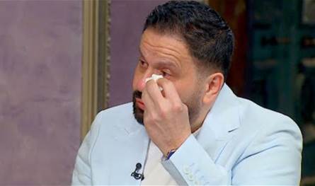 بعد إصابته بمرض السرطان.. فنان شهير يُقلق الجمهور بعد ظهوره على كرسي متحرك (صورة)