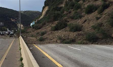 انتهاء أعمال معالجة انزلاق التربة وفتح المسلك الغربي لأوتوستراد شكا – حامات