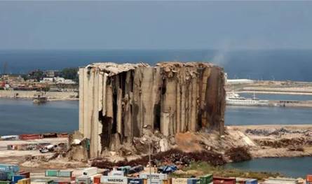 رفض مالك سفينة "النيترات" يراكم تعقيدات التحقيق في انفجار المرفأ