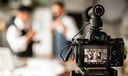 أصبح مشردا.. نجم شهير يعيش في الشوارع بلا مأوى! (صور)