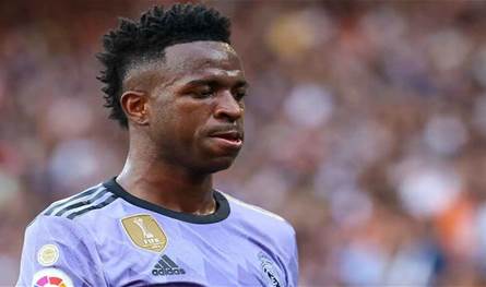 رد فعل فلورنتينو بيريز على خروج فينيسيوس يثير الجدل