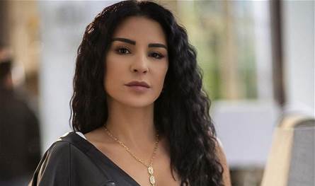 ماغي بو غصن تثير جدلا كبيرا بإطلاتها الجريئة... والجمهور يعلق (صورة)