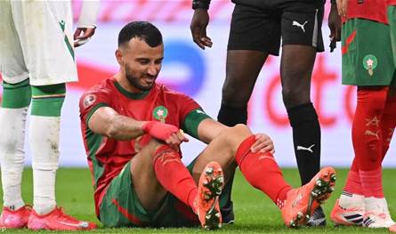 الركراكي قلق.. الإصابات تضرب دفاع المغرب