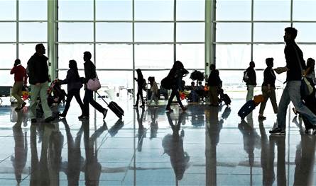 فرحة العودة: حين يجمع عيد الميلاد المغتربين بوطنهم