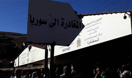 شاحنات عالقة وبضائع مهددة بالتلف… أزمة متفاقمة عند معبر المصنع