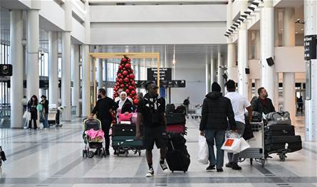 عشية الأعياد... رسامني يتفقد مطار رفيق الحريري 