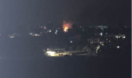 بالصور... استهداف سيارة في جناتا جنوب لبنان