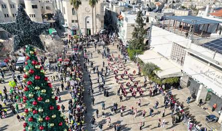 بعد عامين من الغياب.. بيت لحم تستعيد احتفالات الميلاد (صور وفيديو) 