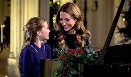 بالفيديو: لحظة عائلية مؤثرة تجمع كيت ميدلتون وابنتها شارلوت في عيد الميلاد
