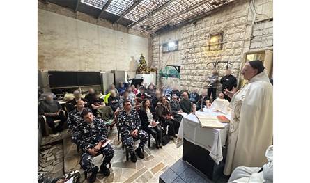 قوى الأمن تنظم قدّاس ميلادي في سجن جبيل للسجناء