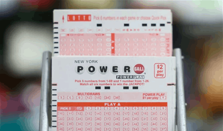 في ليلة الميلاد.. فاز بالمليار