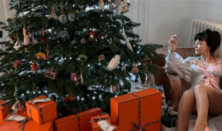 فنّانة تتصدر قائمة المشاهير الذين ينفقون ببذخ في احتفالات عيد الميلاد (صور)