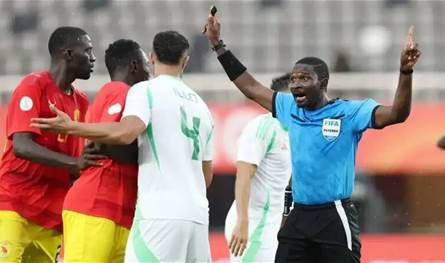 أصغر حكم في البطولة.. من سيدير مواجهة المغرب ومالي؟