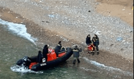 بالفيديو.. محاولة انتحار رجل قبالة صخرة الروشة