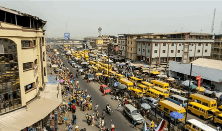 تمويل إماراتي لنيجيريا.. 1.2 مليار دولار لطريق "لاغوس–كالابار"