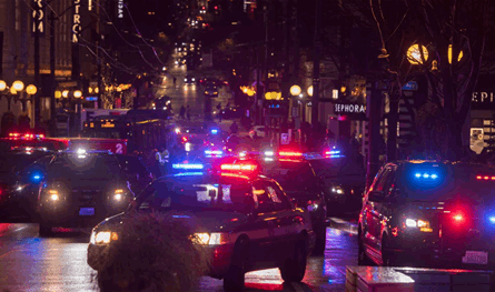 في ليلة الميلاد.. سرق سيارة الشرطة