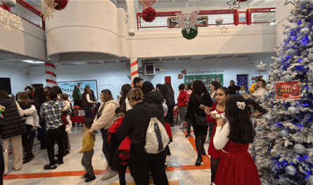 بهية الحريري تجول على مهرجان Winter Sparkle Village في صيدا