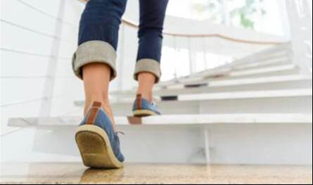 المشي اليومي.. كيف يحدد أسلوب توزيع الخطوات صحتك وطول عمرك؟