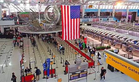 الغاء ألف رحلة طيران في عطلة عيد الميلاد.. والسبب عاصفة ثلجية