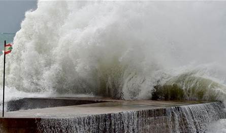 كانون "يبيضها".. 3 عواصف ستضرب لبنان هذا ما كشفه الأب خنيصر