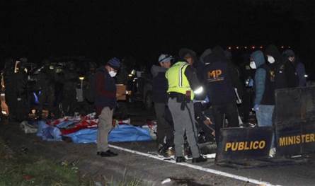 وفاة 15 شخصاً بعد سقوط حافلة ركاب في وادٍ في غواتيمالا