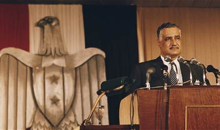 يعيش في منزل مستأجر... الضغط على شقيق عبد الناصر لترك شقته