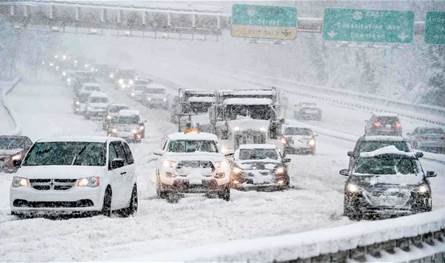 ثلوج كثيفة في الولايات المتحدة تعطل آلاف الرحلات الجوية