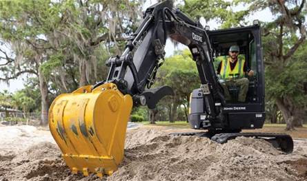 «استحواذ تقني جديد: John Deere تدخل بقوة عالم إدارة المعدات الذكية 