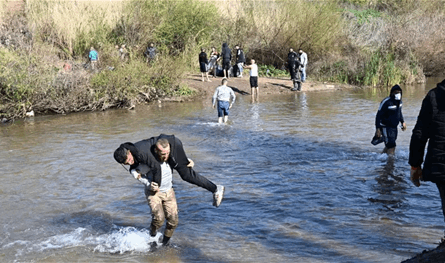 حاولوا العبور عبر الحدود اللبنانية إلى سوريا.. غرق مجموعة من السوريين والبحث عن المفقودين مستمر
