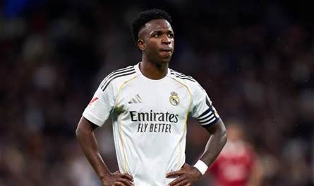 "فينيسيوس" بين التمديد والرحيل… وريال مدريد يدرس خطة الطوارئ