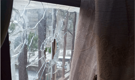 رشقات إسرائيلية تطال أحد المنازل كفرشوبا.. أضرار ونجاة السكان (صور)