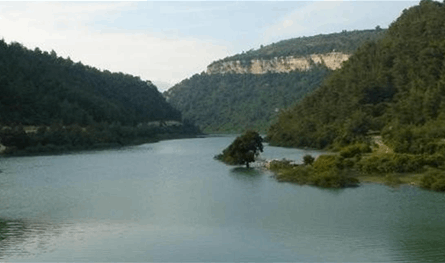 في "النهر الكبير".. العثور على جثمانَي امرأة مسنّة وفتاة 