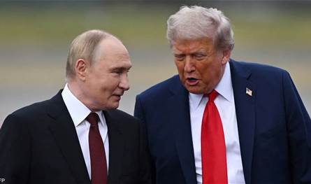 قبيل لقاء زيلينسكي.. ترامب يهاتف بوتين