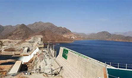 القاهرة تحذر من بناء سدود جديدة على النيل